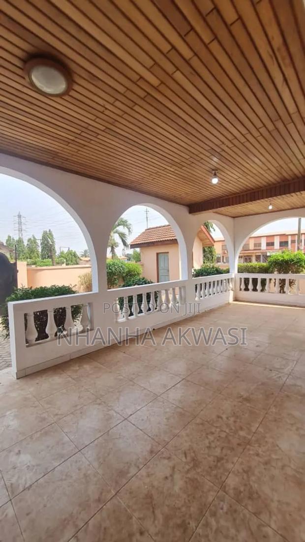 5bdrm House in Community 20, Tema Metropolitan for rent · Photo 1