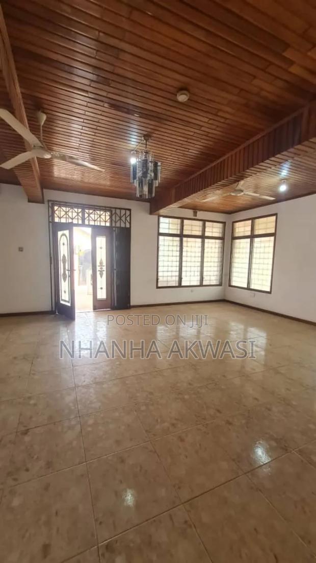5bdrm House in Community 20, Tema Metropolitan for rent · Photo 3