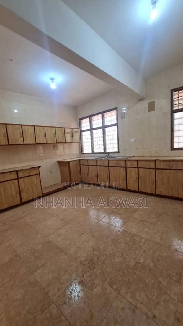 5bdrm House in Community 20, Tema Metropolitan for rent · Photo 4