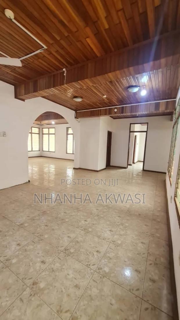 5bdrm House in Community 20, Tema Metropolitan for rent · Photo 5