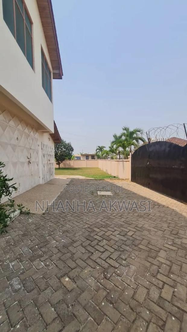 5bdrm House in Community 20, Tema Metropolitan for rent · Photo 7