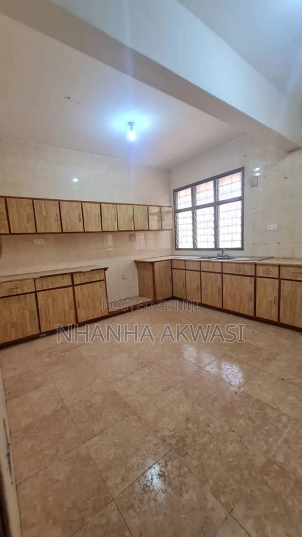 5bdrm House in Community 20, Tema Metropolitan for rent · Photo 8
