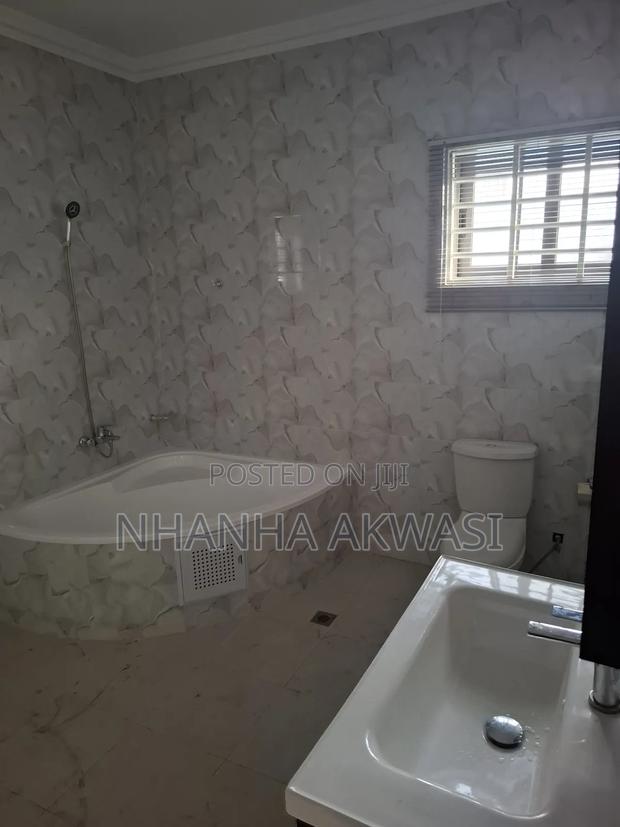 3bdrm House in Community 18, Tema Metropolitan for rent · Photo 6