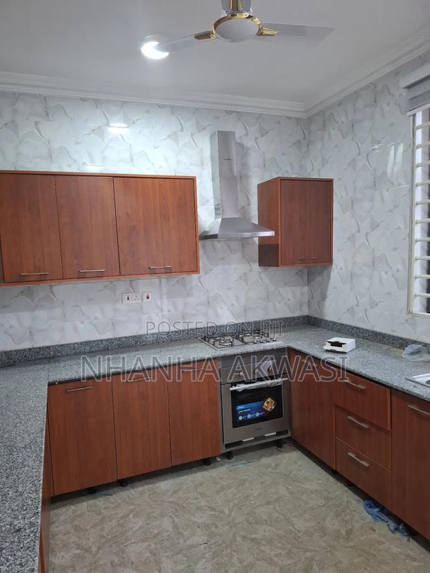 3bdrm House in Community 18, Tema Metropolitan for rent · Photo 7