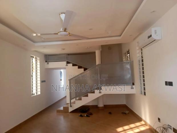 3bdrm House in Community 18, Tema Metropolitan for rent · Photo 2