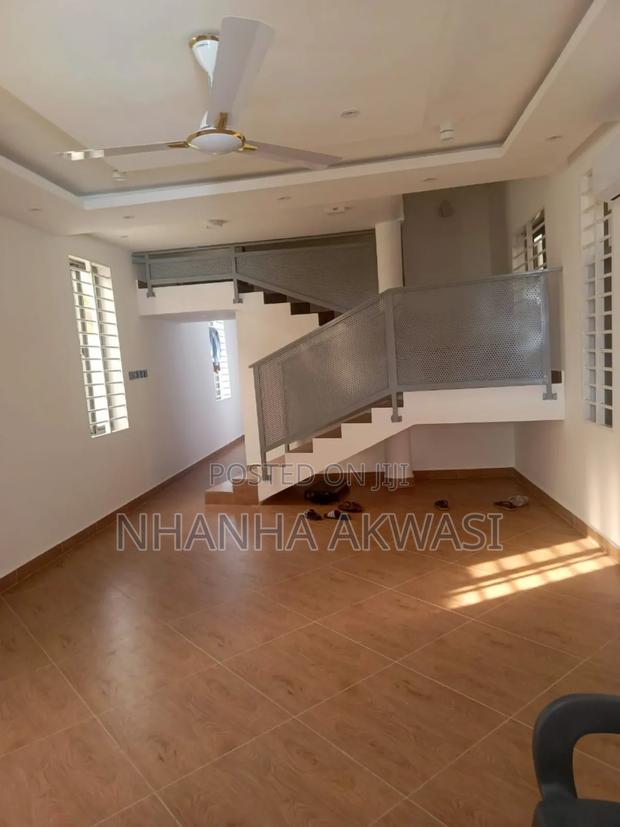 3bdrm House in Community 18, Tema Metropolitan for rent · Photo 5
