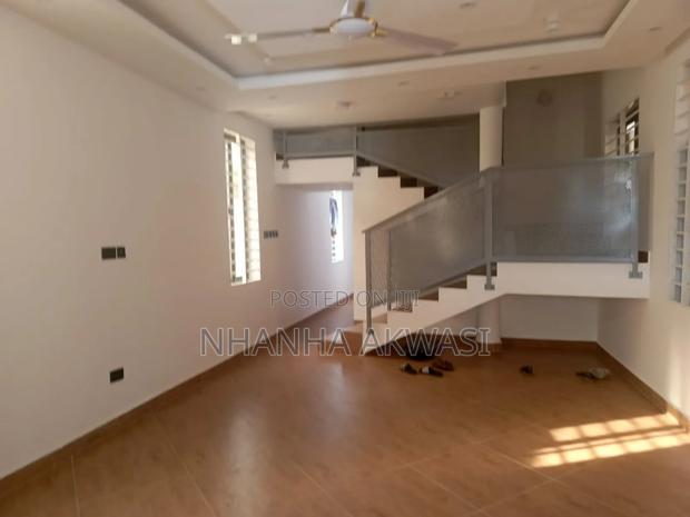 3bdrm House in Community 18, Tema Metropolitan for rent · Photo 6