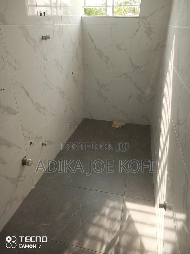 Excellent Tiles Workers · Photo 1