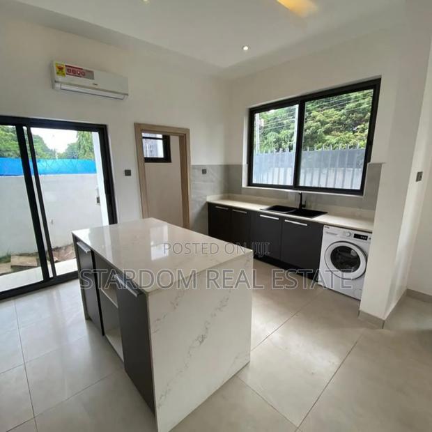 5bdrm Townhouse / Terrace in Cantonments for rent · Photo 3