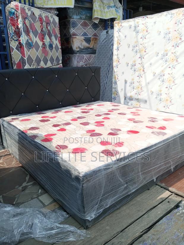Well Designed Bed Inbuilt Foam Queen Size · Photo 1