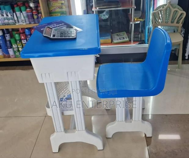 Kids Study Table and Chair · Photo 1