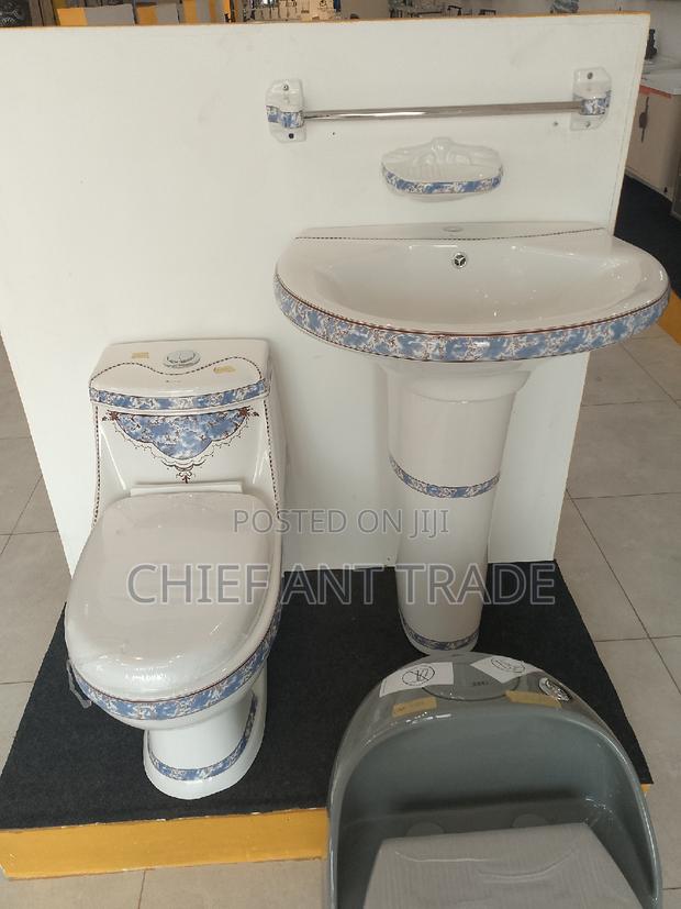 Toilet Seat. Wc. Water Closet + Basin Acc. 018SC · Photo 1