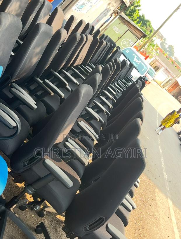 Executive Swivel/ Office Chair · Photo 2