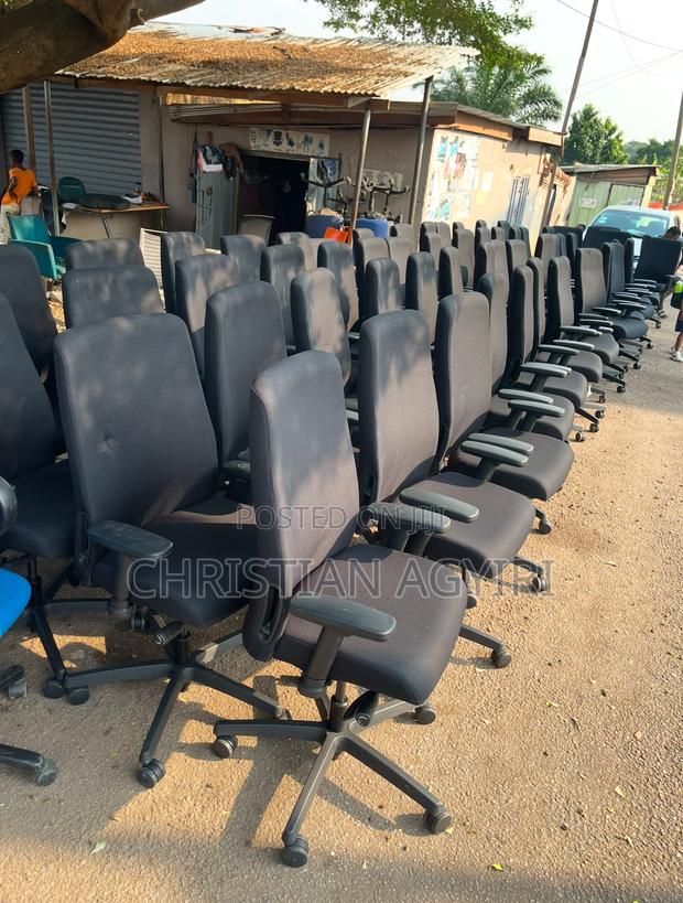 Executive Swivel/ Office Chair · Photo 4