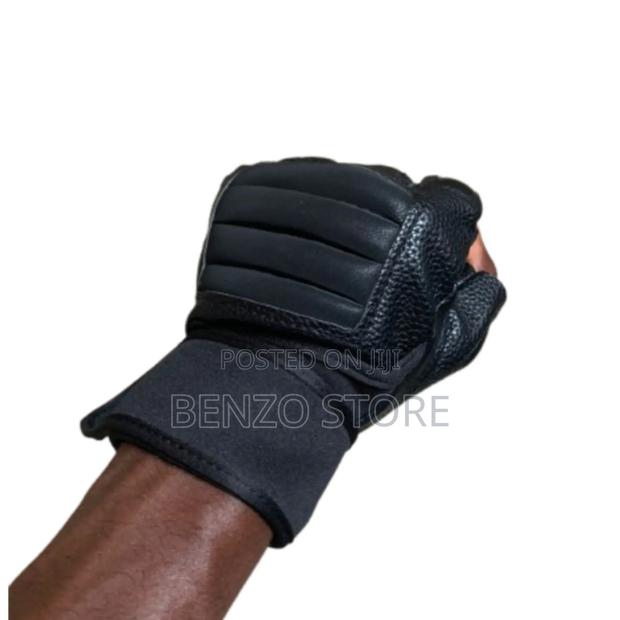 Quality Half Fingers Hand Gloves for Gym and Military · Photo 1