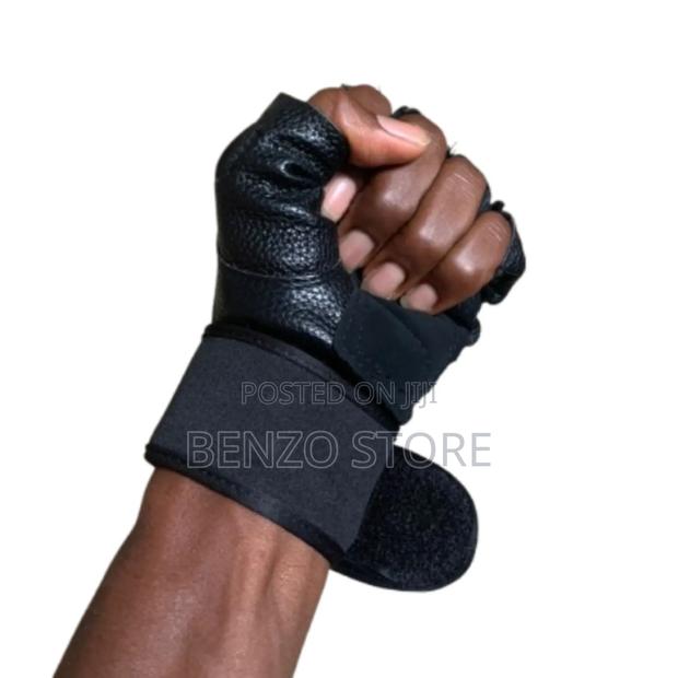 Quality Half Fingers Hand Gloves for Gym and Military · Photo 2