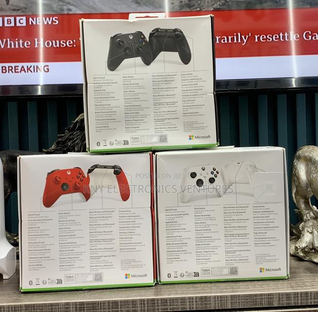 Xbox Series X S Controller · Photo 2