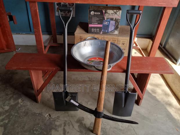 Pickaxe, Shovel, Headpan Quality · Photo 1