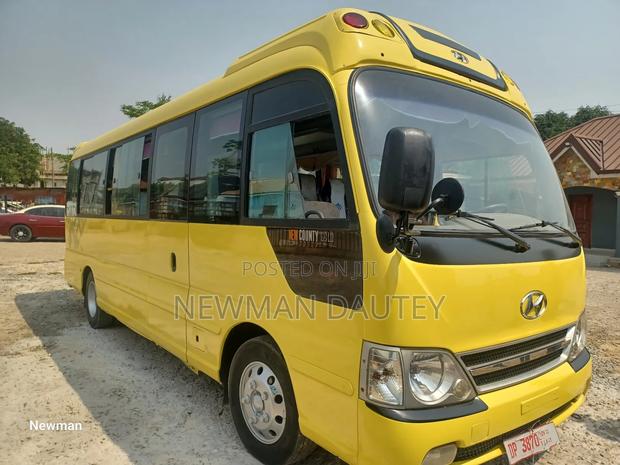 Hyundai County 2014 Yellow · Photo 1