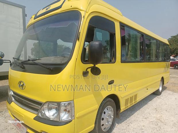 Hyundai County 2014 Yellow · Photo 2