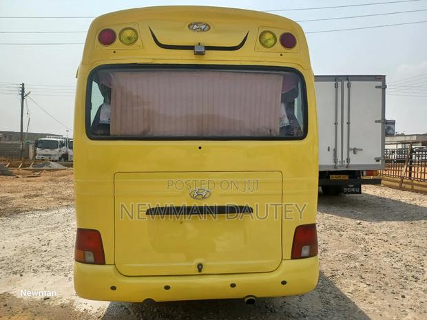 Hyundai County 2014 Yellow · Photo 4