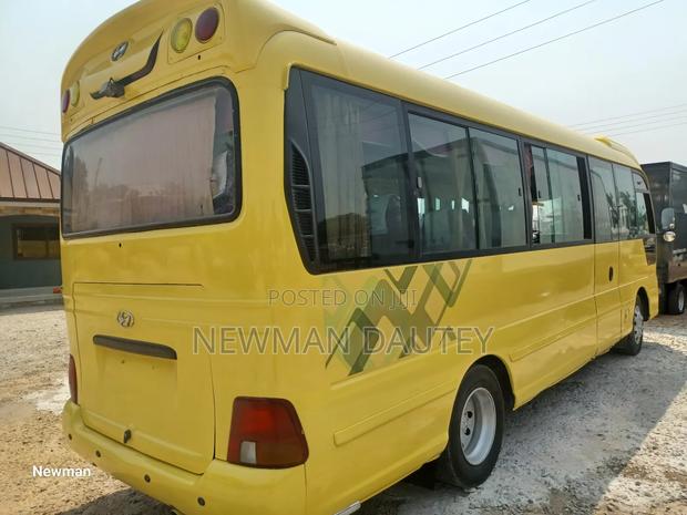 Hyundai County 2014 Yellow · Photo 5