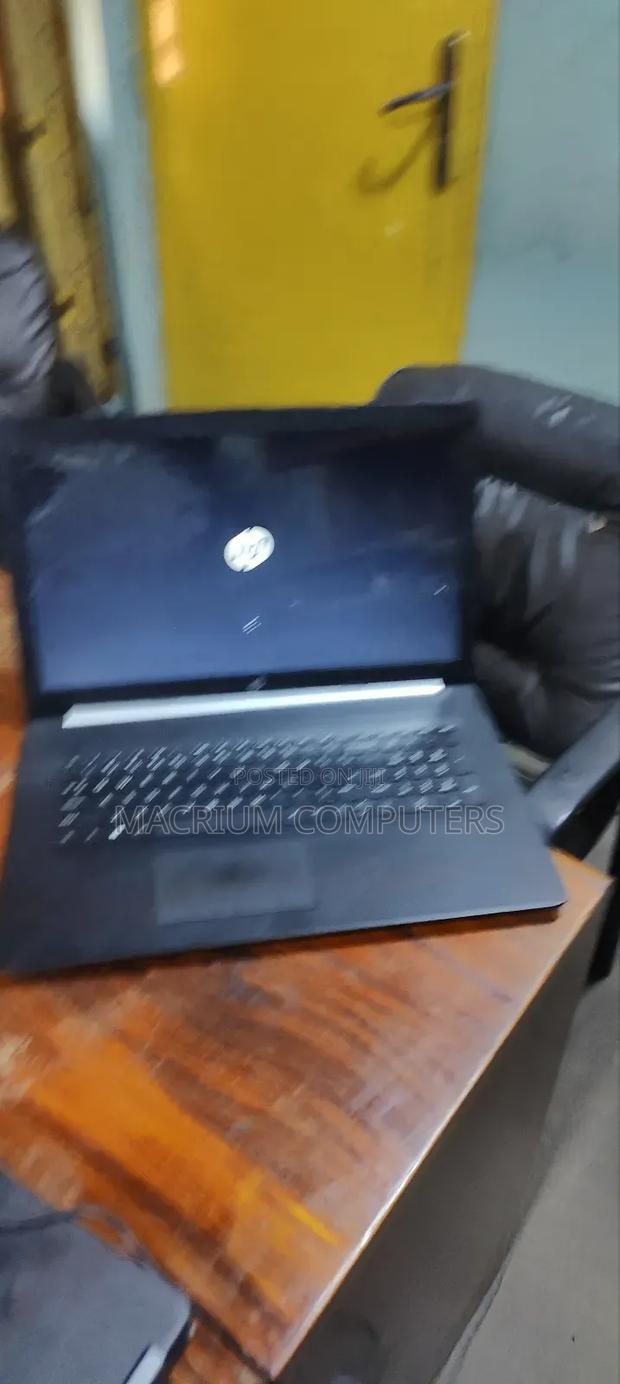 Laptop HP Pavilion 17 8GB Intel Core I5 SSD 256GB · Photo 2