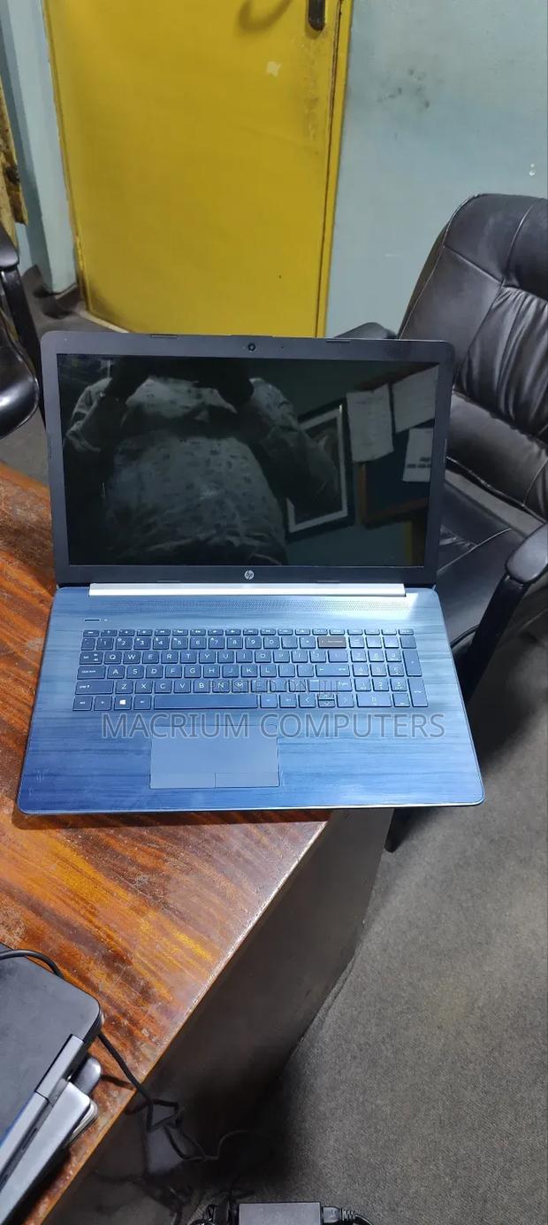 Laptop HP Pavilion 17 8GB Intel Core I5 SSD 256GB · Photo 5