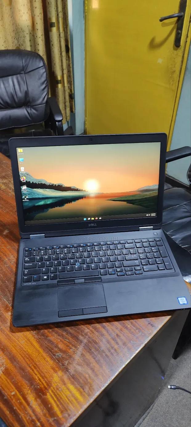 Laptop Dell Latitude 15 E5570 8GB Intel Core I5 SSD 256GB · Photo 2