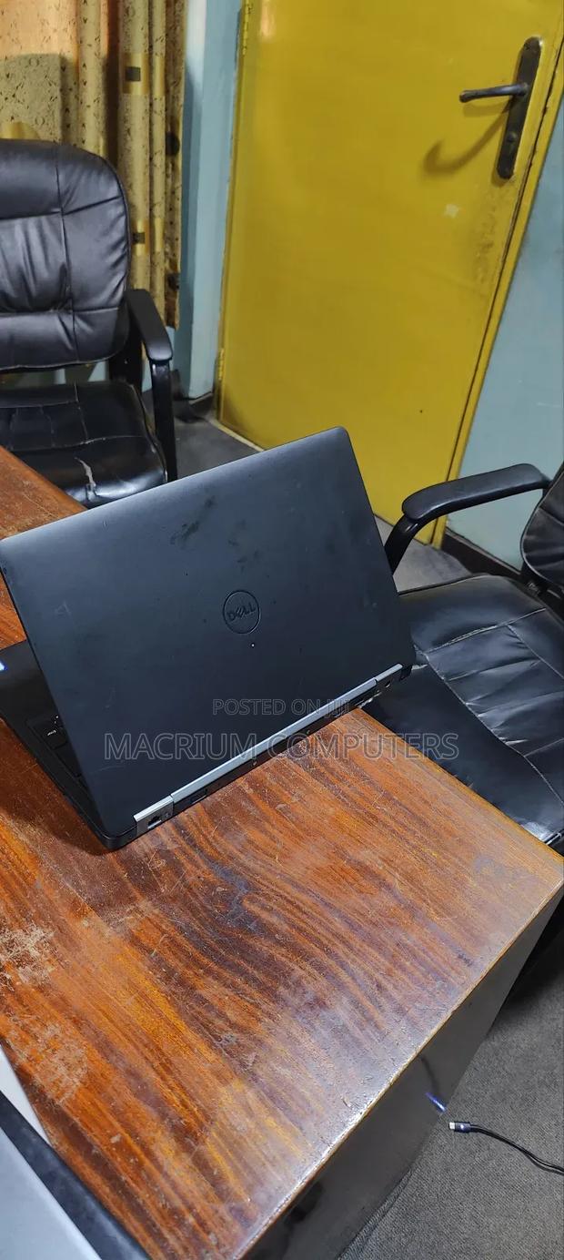 Laptop Dell Latitude 15 E5570 8GB Intel Core I5 SSD 256GB · Photo 3