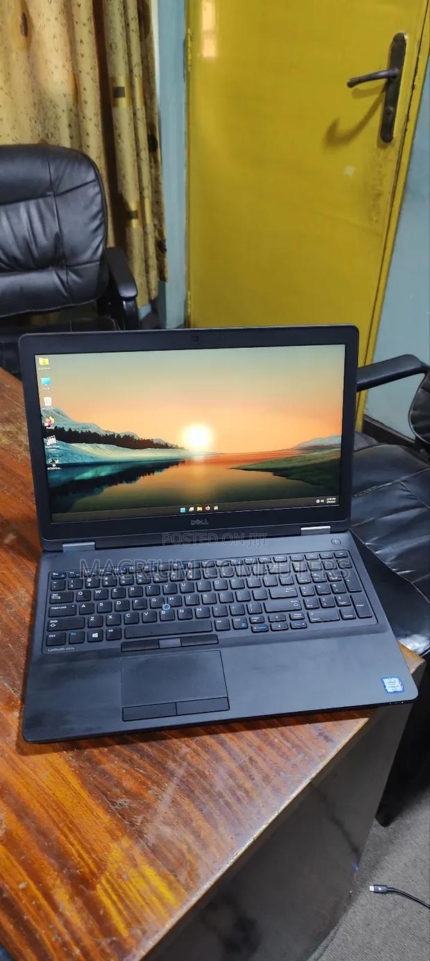 Laptop Dell Latitude 15 E5570 8GB Intel Core I5 SSD 256GB · Photo 5