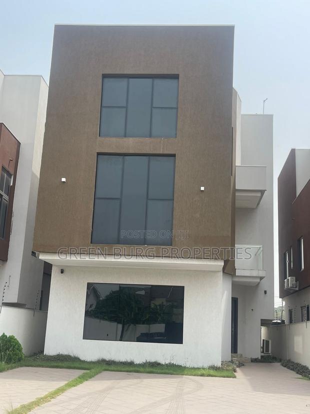 5bdrm House in East Legon for rent · Photo 4