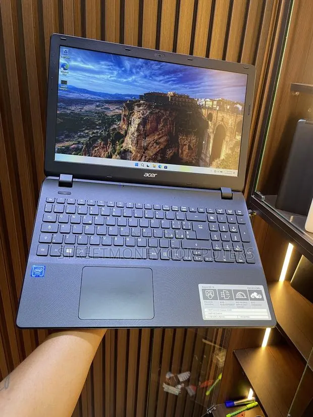 Laptop Acer Aspire ES1-531 4GB Intel Celeron HDD 500GB · Photo 1