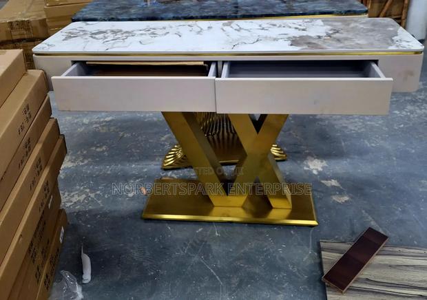 Console Table () · Photo 1