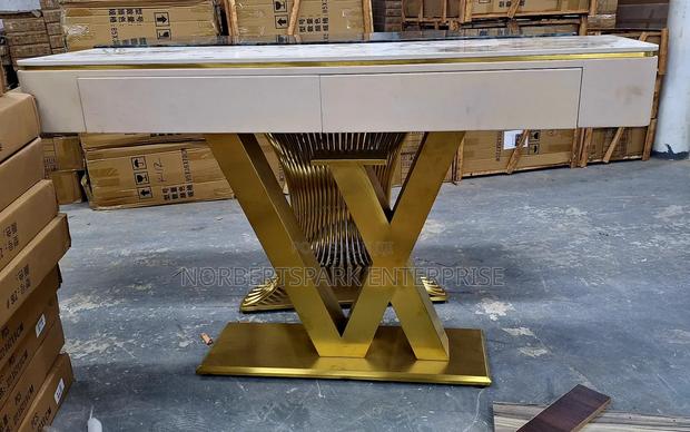 Console Table () · Photo 3