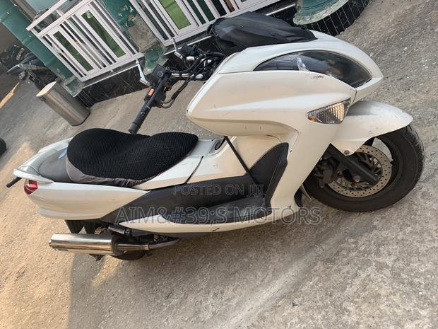 Yamaha Majesty 2025 White · Photo 3