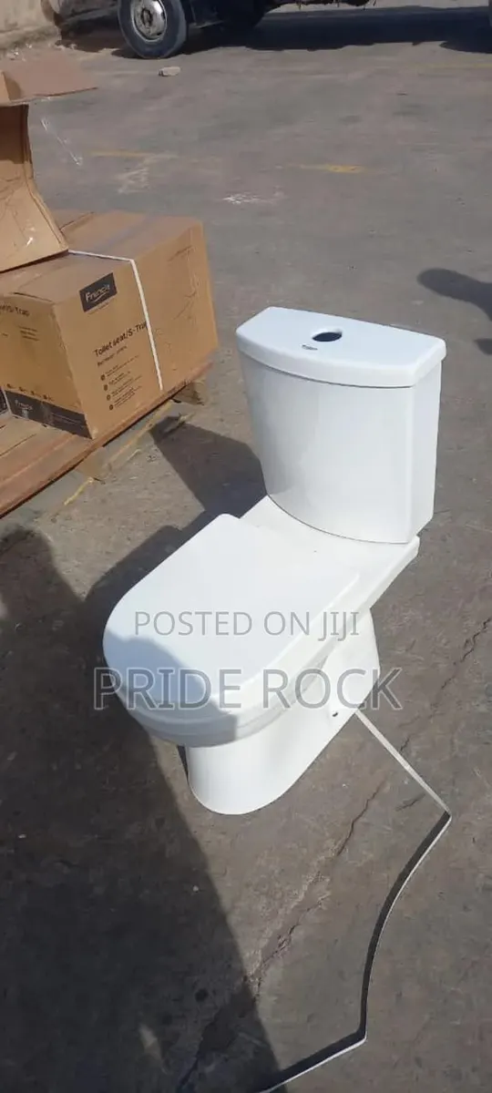 Press Top, Small Tank Wc With Cover · Photo 1