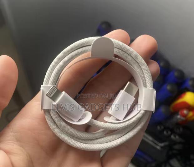 Type C To Lightning 2M Cable · Photo 4