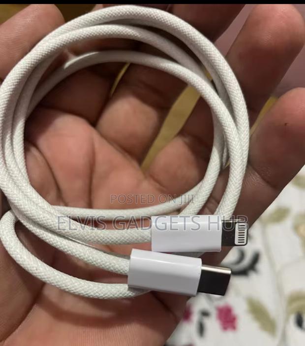 Type C To Lightning 2M Cable · Photo 5
