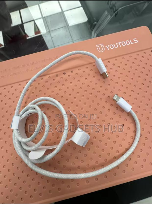 Type C To Lightning 2M Cable · Photo 6