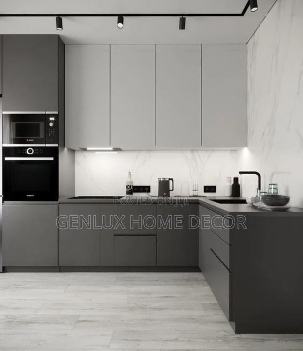 Handleless Kitchen Cabinets for a Sleek Look