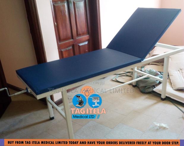 Examination Couch (Hand Roller) · Photo 1