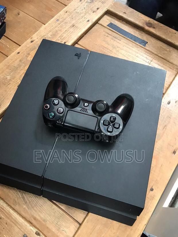 PS4 With Games · Photo 1