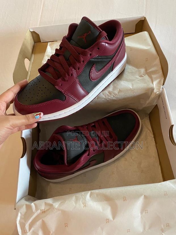 Air Jordan 1 Low Cherry · Photo 2