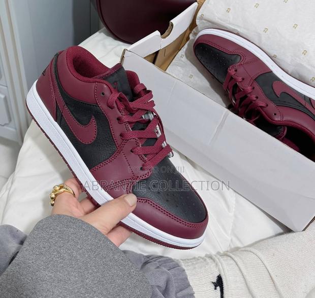 Air Jordan 1 Low Cherry · Photo 1