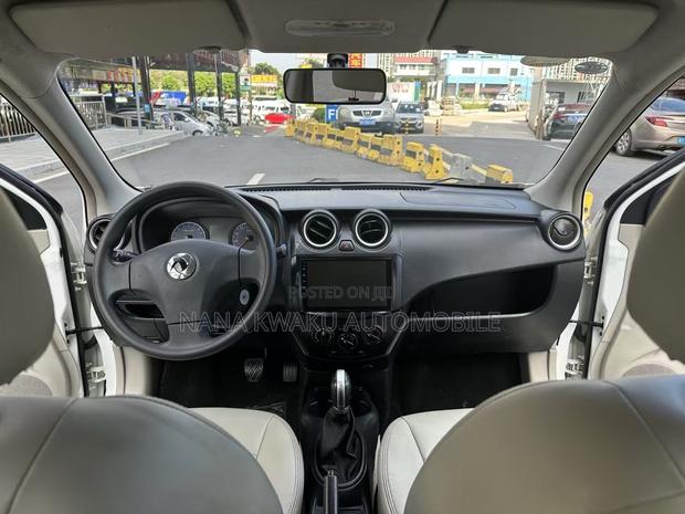 Dongfeng EV EX1 33 kW FWD 2020 White · Photo 3
