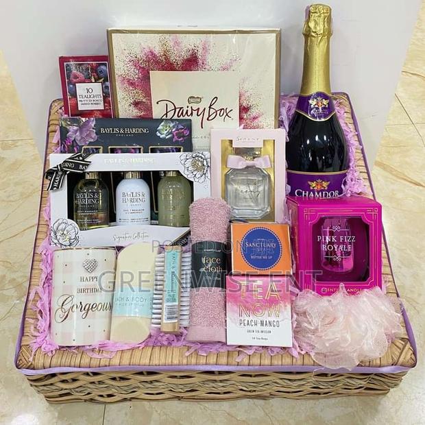 Classic Celebration Hamper · Photo 2