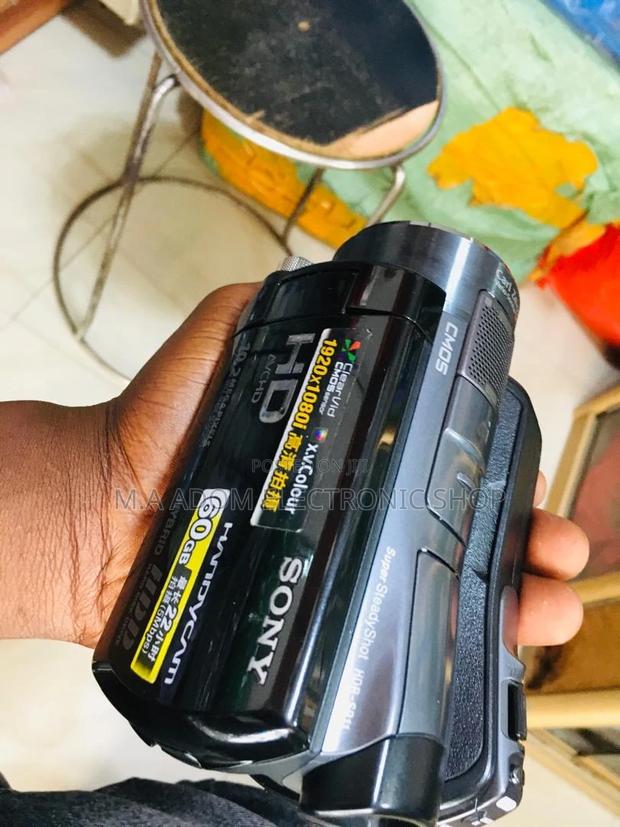 Sony HDR-SR11 HD Memories on the Go! · Photo 1