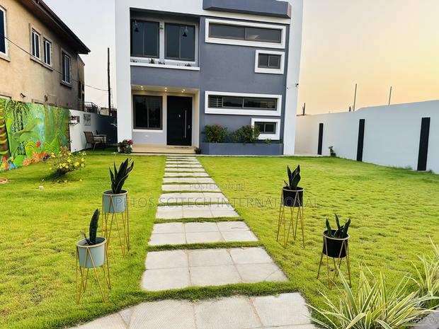 Luxury Studio Apartments · Photo 5