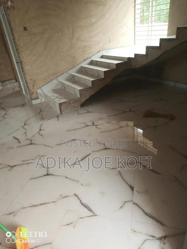 Perfect Tiles Workers · Photo 1